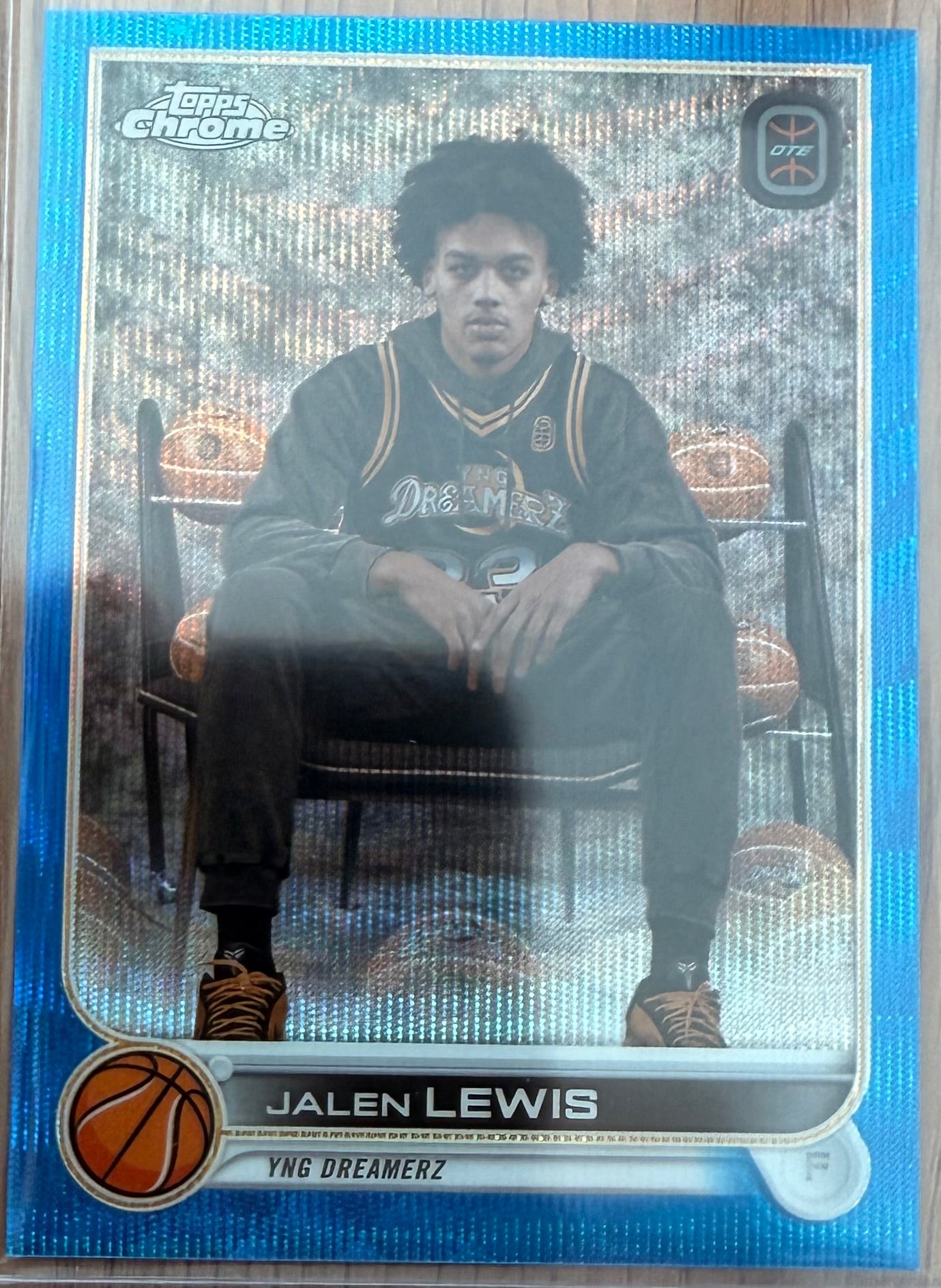 Jalen Lewis – Blue Refractor – #26 (39/99)